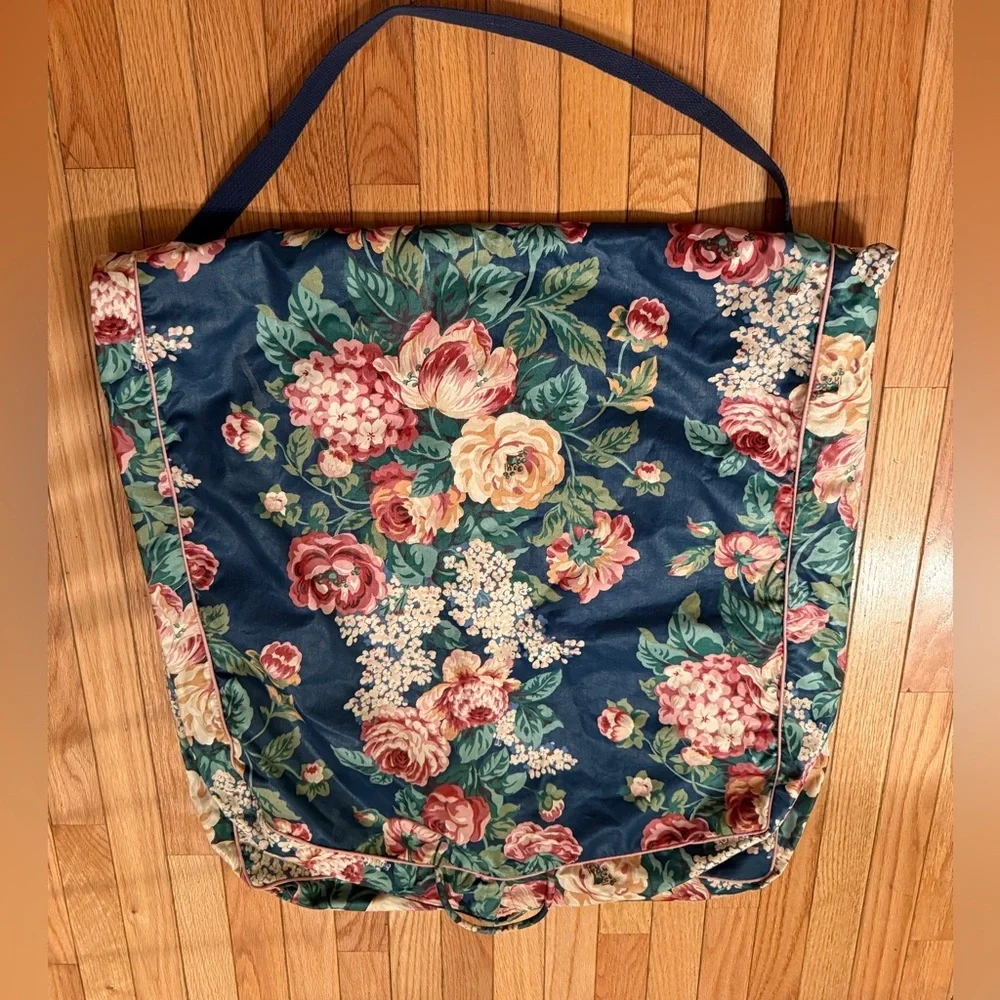 VTG Floral Women's Laundry Travel Bag Washable Cottagecore Feminine Romantic